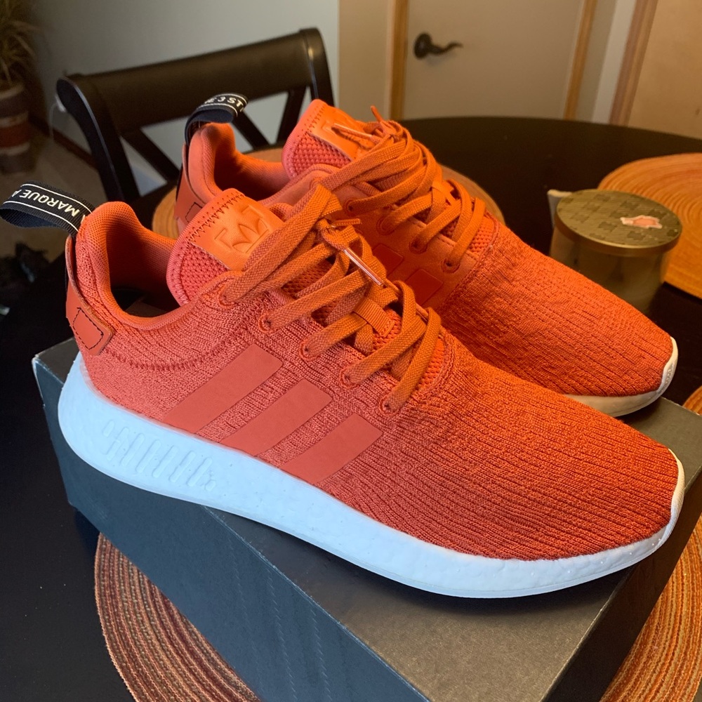 Adidas NMD R2 men’s sz 9 BY9915